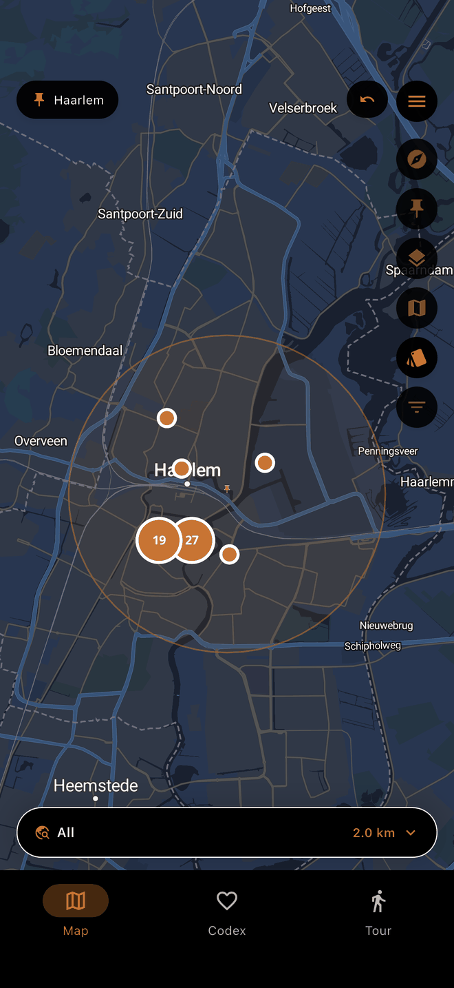 The Lucii map in the high-contrast theme, showing discoveries in a small Dutch town.